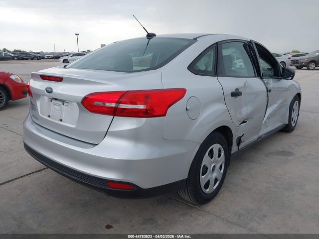 Ford FOCUS S 2017 1FADP3E22HL332658 Image 4