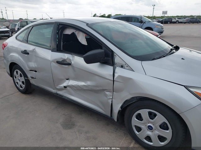 Ford FOCUS S 2017 1FADP3E22HL332658 Image 6