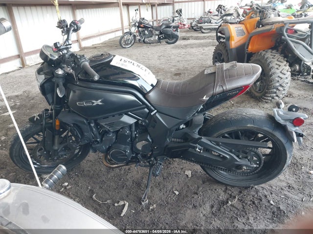 44783651 :رقم المزاد ، LCEPEWL19P6002554 vin ، 2023 Cf Moto 700 Cl-x مزاد بيع