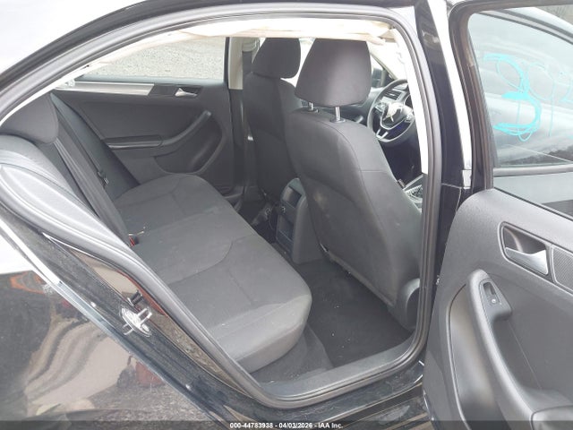 44783938 :رقم المزاد ، 3VWD17AJ4FM353486 vin ، 2015 Volkswagen Jetta 1.8t Se مزاد بيع