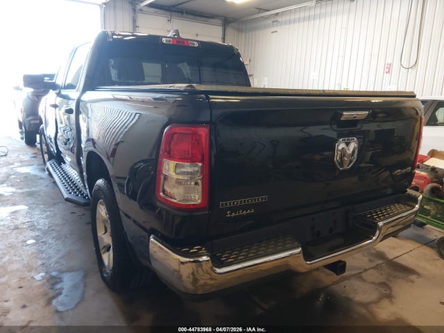 2019 RAM 1500 1C6RRFFG8KN818495 Photo 2