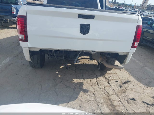 1C6RR7GG8MS547186 RAM 1500 Classic Warlock 4x4 6&#039;4 Box