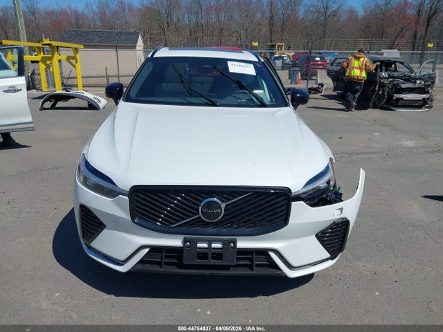 2026 Volvo Xc60 B5 Plus მანქანა იყიდება აუქციონზე, vin: YV4M12RC8T1287784, აუქციონის ნომერი: 44784037