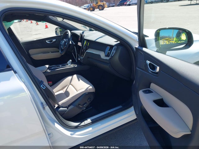 2026 Volvo Xc60 B5 Plus მანქანა იყიდება აუქციონზე, vin: YV4M12RC8T1287784, აუქციონის ნომერი: 44784037
