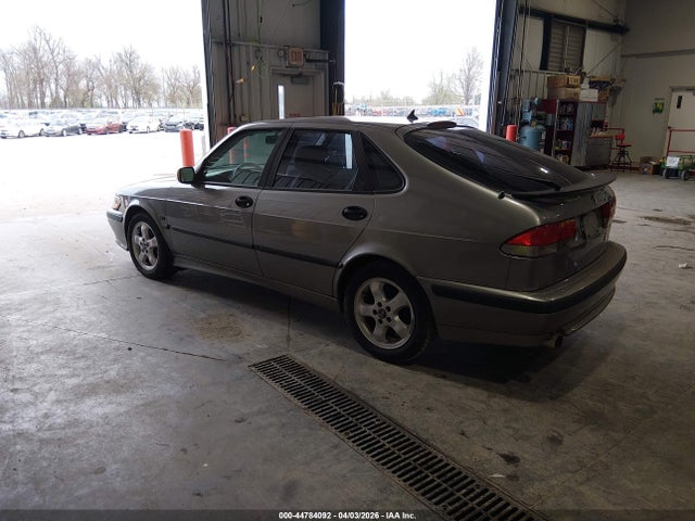 2001 SAAB 9-3 YS3DF58KX12052964 Photo 2