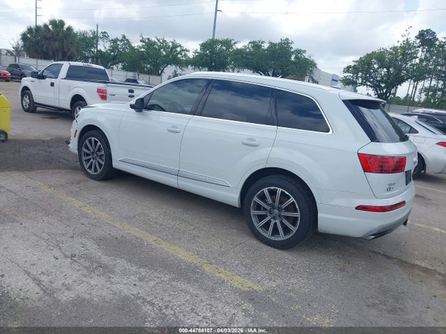 44784107 :رقم المزاد ، WA1LHAF72HD038439 vin ، 2017 Audi Q7 2.0t Premium مزاد بيع