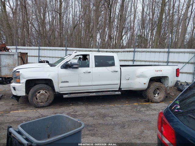44784118 :رقم المزاد ، 1GC4K1EY3HF121677 vin ، 2017 Chevrolet Silverado 3500hd High Country مزاد بيع