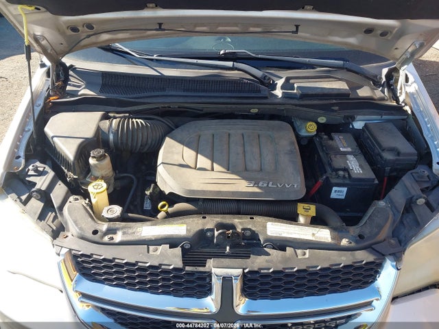 44784202 :رقم المزاد ، 2D4RN5DG6BR660617 vin ، 2011 Dodge Grand Caravan Crew مزاد بيع