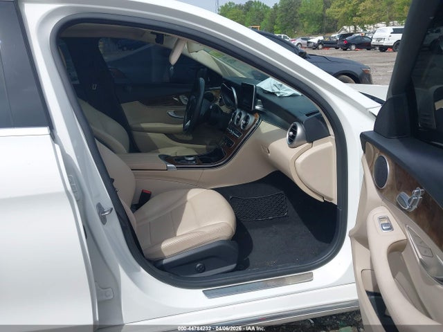 44784232 :رقم المزاد ، 55SWF4JB0HU200663 vin ، 2017 Mercedes-benz C 300 مزاد بيع