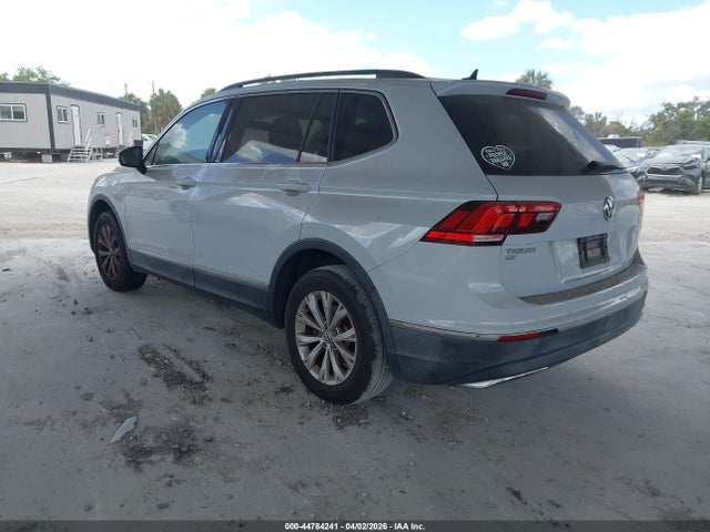 2018 VOLKSWAGEN TIGUAN 3VV3B7AX0JM164523 Photo 2
