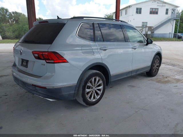 2018 VOLKSWAGEN TIGUAN 3VV3B7AX0JM164523 Photo 3