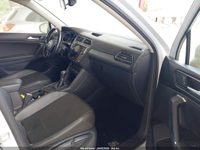 2018 VOLKSWAGEN TIGUAN 3VV3B7AX0JM164523 Photo 4