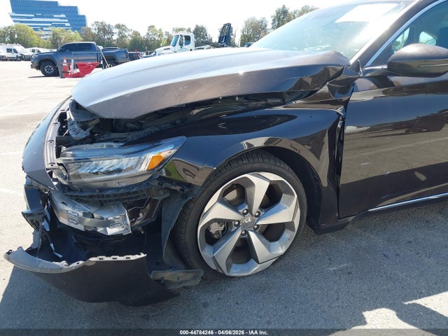 Honda Accord Touring 2018 1HGCV1F99JA102856 Image 18