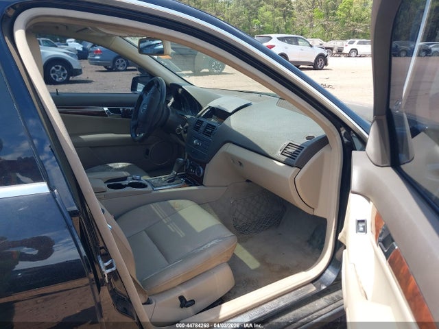 44784268 :رقم المزاد ، WDDGF5EB1BF637456 vin ، 2011 Mercedes-benz C 300 Luxury مزاد بيع