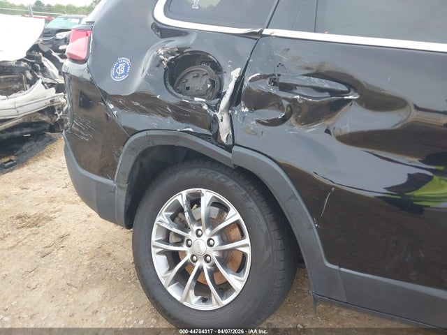 44784317 :رقم المزاد ، 1C4PJMLB2KD188919 vin ، 2019 Jeep Cherokee Latitude Plus 4x4 مزاد بيع