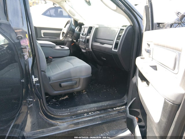 44784325 :رقم المزاد ، 3C6RR7LT4KG720158 vin ، 2019 Ram 1500 Classic Slt  4x4 5'7 Box مزاد بيع