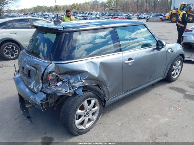 2010 MINI COOPER S WMWMF7C53ATZ71510 Photo 3