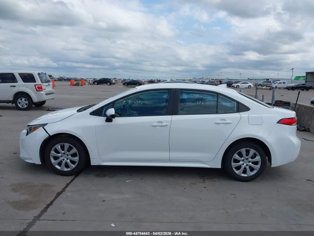 Продажа на аукционе авто 2022 Toyota Corolla Le, vin: 5YFEPMAE5NP363507, номер лота: 44784443