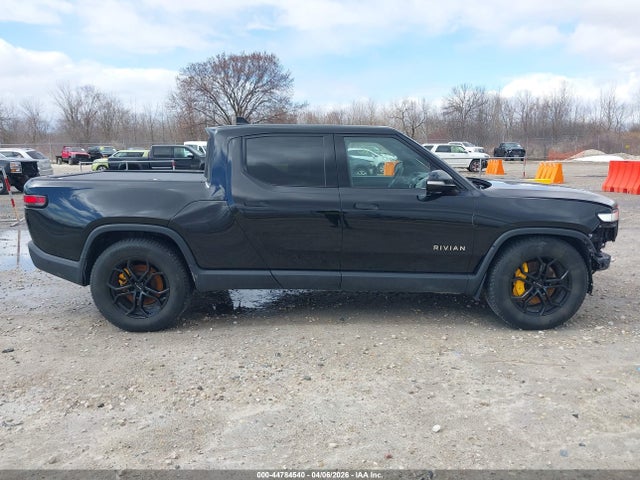 7FCTGAAA1NN015245 Rivian R1t Adventure