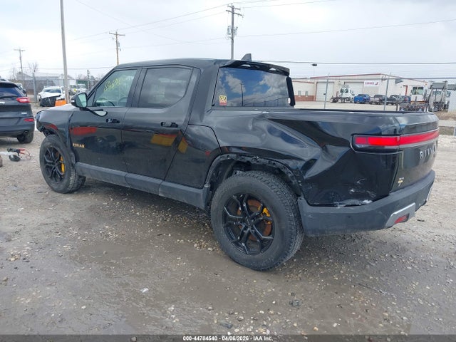 2022 RIVIAN R1T 7FCTGAAA1NN015245 Photo 2