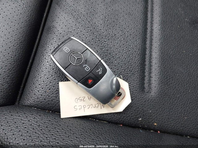 WDD5J4HB4LN059856 Mercedes-Benz CLA 250 4MATIC