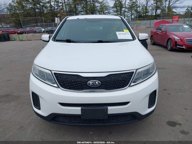 44784674 :رقم المزاد ، 5XYKT3A63FG646656 vin ، 2015 Kia Sorento Lx مزاد بيع