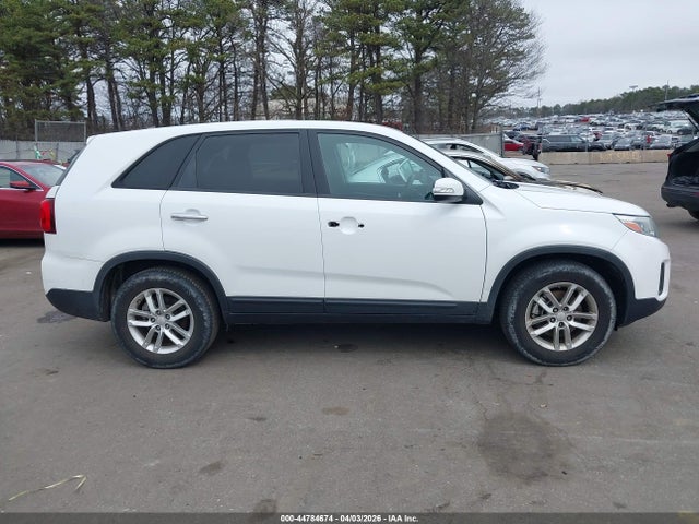 44784674 :رقم المزاد ، 5XYKT3A63FG646656 vin ، 2015 Kia Sorento Lx مزاد بيع