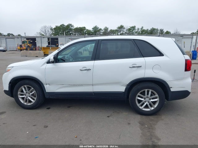 44784674 :رقم المزاد ، 5XYKT3A63FG646656 vin ، 2015 Kia Sorento Lx مزاد بيع