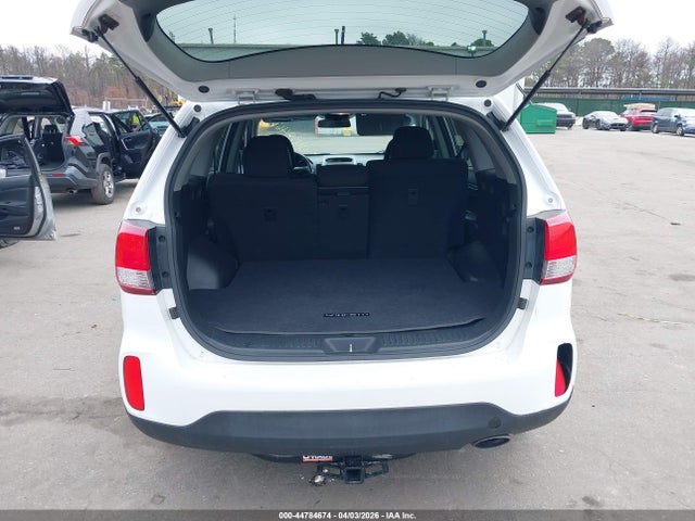 44784674 :رقم المزاد ، 5XYKT3A63FG646656 vin ، 2015 Kia Sorento Lx مزاد بيع