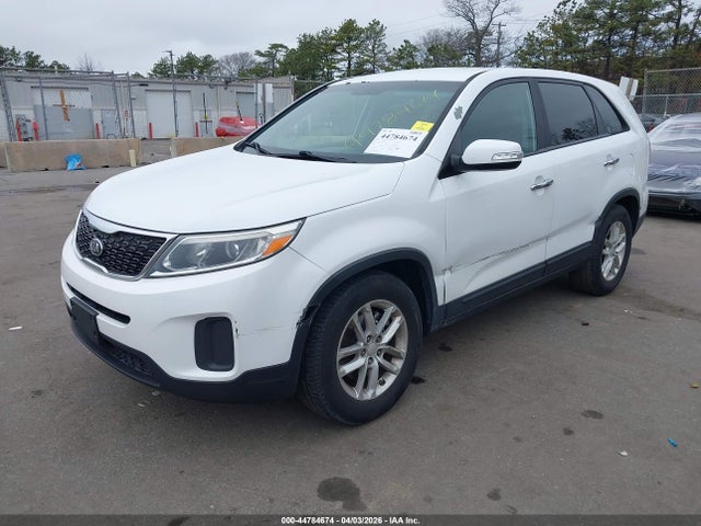 44784674 :رقم المزاد ، 5XYKT3A63FG646656 vin ، 2015 Kia Sorento Lx مزاد بيع