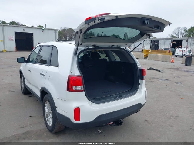 44784674 :رقم المزاد ، 5XYKT3A63FG646656 vin ، 2015 Kia Sorento Lx مزاد بيع