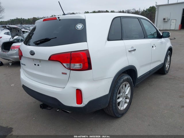 44784674 :رقم المزاد ، 5XYKT3A63FG646656 vin ، 2015 Kia Sorento Lx مزاد بيع