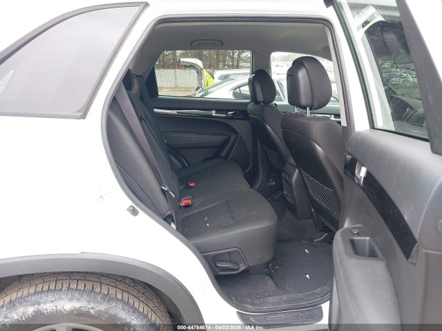 44784674 :رقم المزاد ، 5XYKT3A63FG646656 vin ، 2015 Kia Sorento Lx مزاد بيع