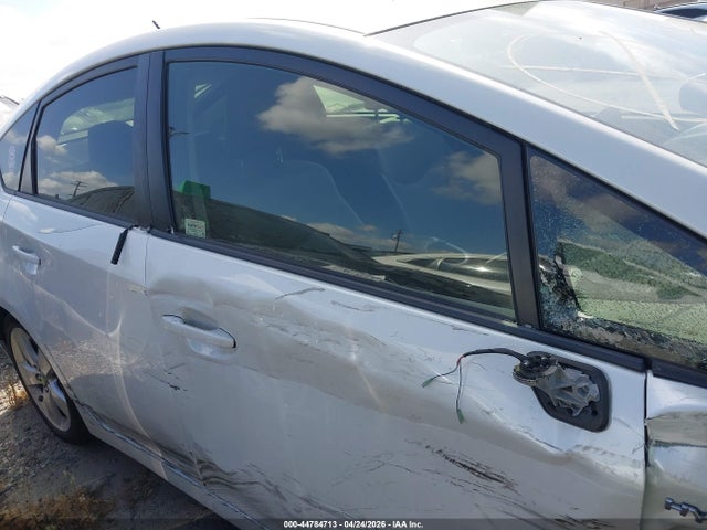 JTDKN3DUXF0480677 Toyota Prius Five