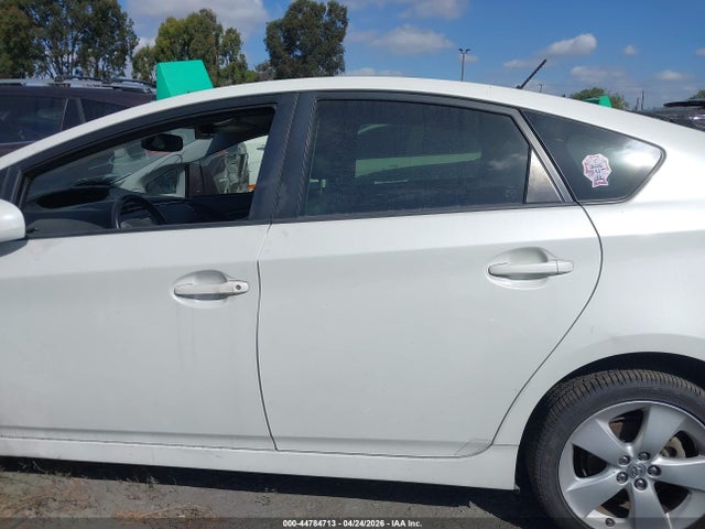 JTDKN3DUXF0480677 Toyota Prius Five