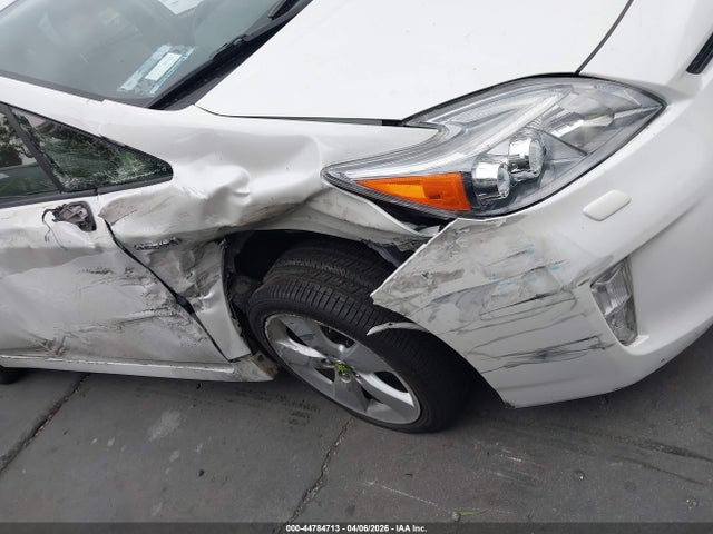 JTDKN3DUXF0480677 Toyota Prius Five