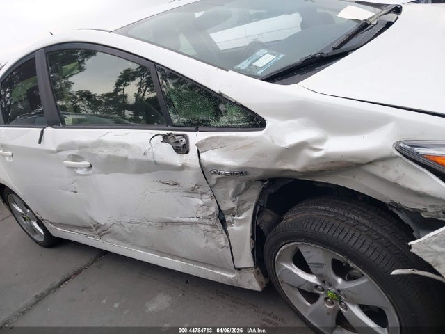 JTDKN3DUXF0480677 Toyota Prius Five