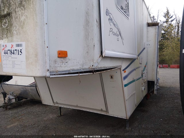 44784715 :رقم المزاد ، 1EC5D322712300435 vin ، 2001 Fleetwood Prowler Series M-32- مزاد بيع