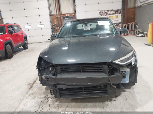 2024 Audi A3 Premium 40 Tfsi Front-wheel Drive S Tronic მანქანა იყიდება აუქციონზე, vin: WAUAUDGY1RA017289, აუქციონის ნომერი: 44784770