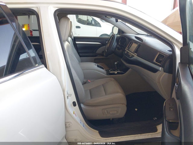Продажа на аукционе авто 2019 Toyota Highlander Xle, vin: 5TDJZRFH0KS605714, номер лота: 44784801