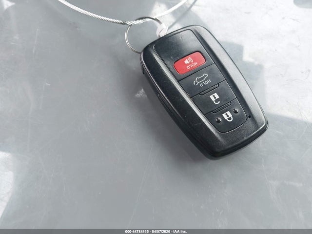 2T3C1RFV6LW068711 Toyota Rav4 Xle Premium