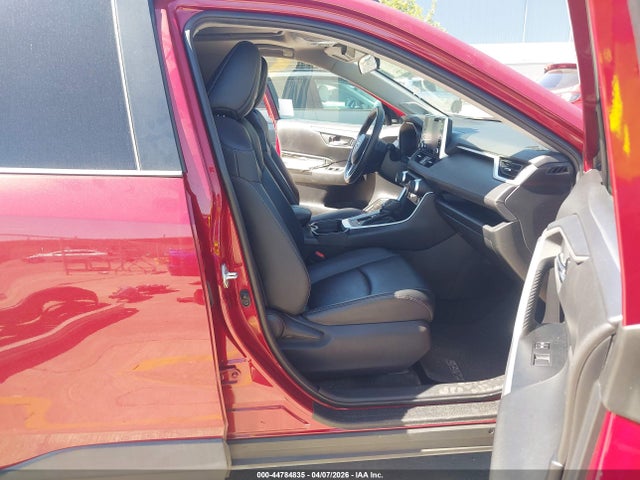 2T3C1RFV6LW068711 Toyota Rav4 Xle Premium