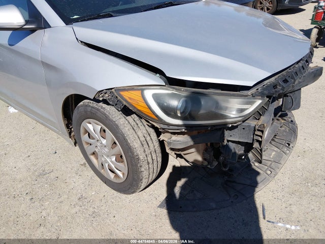 5NPD74LF1JH217906 Hyundai ELANTRA SE