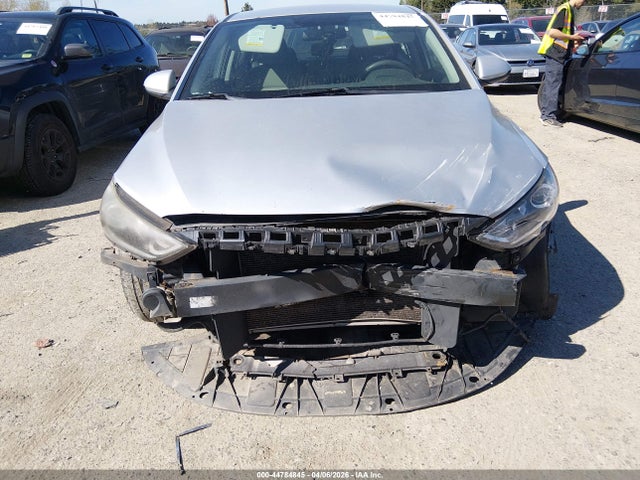5NPD74LF1JH217906 Hyundai ELANTRA SE