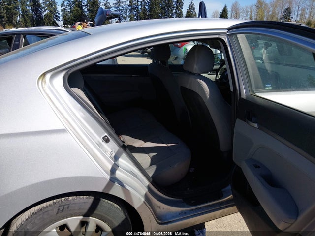 5NPD74LF1JH217906 Hyundai ELANTRA SE