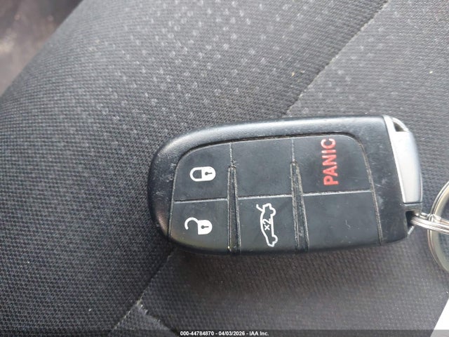 Продажа на аукционе авто 2015 Chrysler 200 Limited, vin: 1C3CCCAB5FN745445, номер лота: 44784870