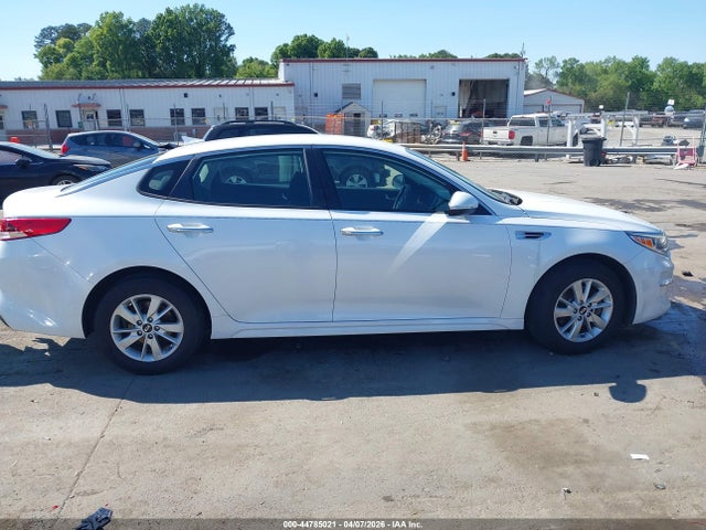 Продажа на аукционе авто 2017 Kia Optima Lx, vin: 5XXGT4L3XHG130977, номер лота: 44785021