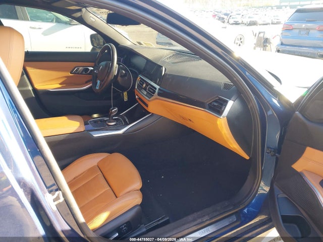 44785027 :رقم المزاد ، 3MW5R7J05M8B63223 vin ، 2021 Bmw 330i Xdrive مزاد بيع