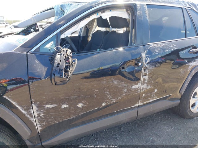 2T3F1RFV7LW118240 Toyota RAV4 LE