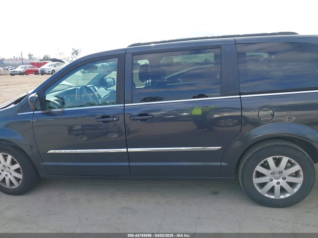 2014 Chrysler Town & Country Touring მანქანა იყიდება აუქციონზე, vin: 2C4RC1BGXER442859, აუქციონის ნომერი: 44785096